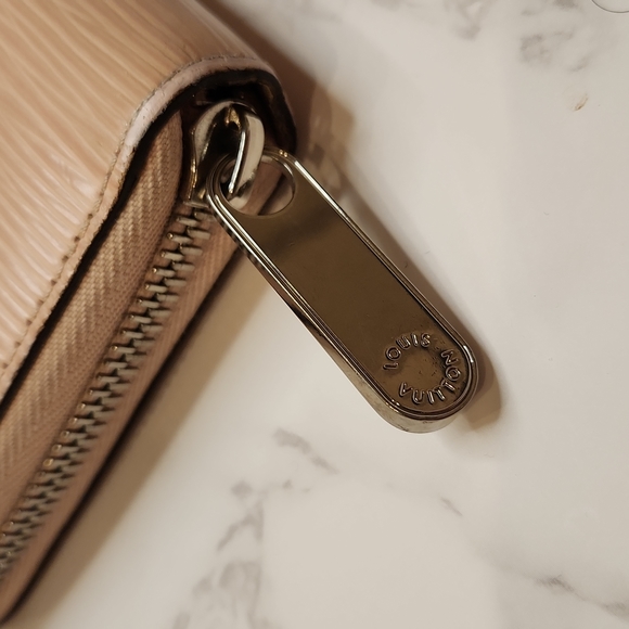 LOUIS VUITTON Pink Epi Leather Long Zippy Wallet - Picture 4 of 16